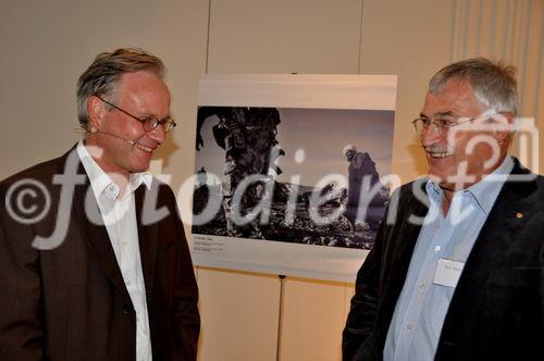 Blickpunkt Afghanistan: Journalismus in Krisengebieten: Podiumsdiskussion aus Politik/Recht und Medien/Kommunikation. Der Fotograf Zalmaï Ahad präsentiert seinen in Zusammenarbeit mit Reporter ohne Grenzen (Sektion Schweiz) entstandenen neuen Fotoband mit Bildern aus Afghanistan. Im Anschluss diskutieren, unter der Leitung von Roy Oppenheim, Ulrich Tilgner, Eric Gujer und Albert A. Stahel über die eingeschränkte Unabhängigkeit von Journalismus in Krisengebieten.
Focus Press freedom in Afghanistan and conflict areas around the world: a plenum-discussion organised by „Reporter ohne Grenzen“, with war-photographer Zalmaï Ahad in Zürich at NZZ with Roy Oppenheim, Ulrich Tilgner, Eric Gujer und Albert A. Stahel about the difficult situation for war-reporters and photographers. 
