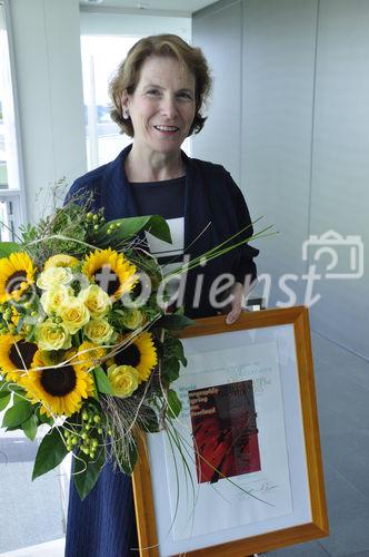 IKRK-Vizepräsidentin Christine Beerli anlässlich der Preisverleihung des Prix des Generation, das das IKRK vom World Demographic & Ageing Forum im Campus St. Gallen entgegen nahm.