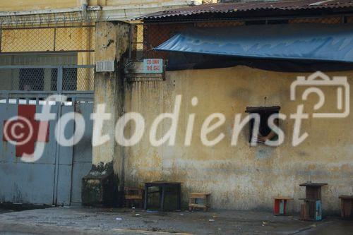 Vietnam Saigon Entrance door of the red cross mission
Vietnam Eingangstor zur Rot Kreuz Mission