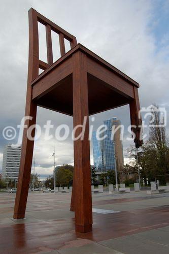 Das Anti-Minen-Denkmal in Genf vor dem UNO-Hauptsitz. The anti-mine-memorial in front of Geneva UN-Headquarter. 