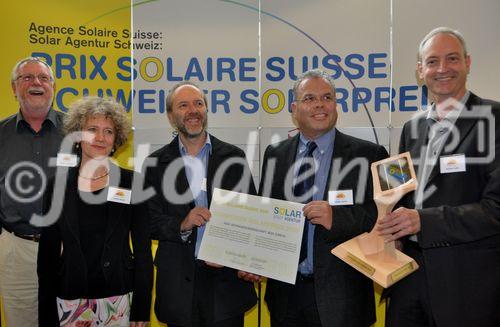 Bei der Schweizer Solarpreis-Verleihung in Zürich wurden die Gewinner für nachhaltiges Bauen + Modernisieren von Zürich's Stadtpräsidentin Corine Mauch und Bundesrätin Evelyne Widmer-Schlumpf geehrt. 