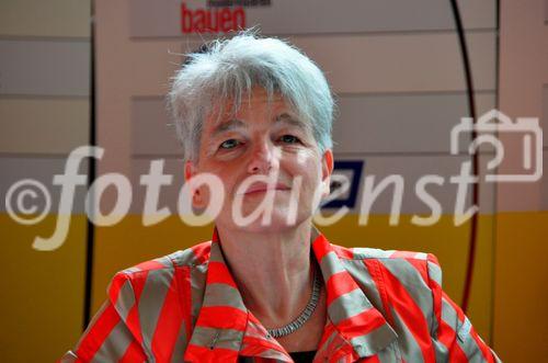 Liselotte Illi, Mitglied des ZKB-Präsidiums, die an der Schweizer Solarpreisverleihung der Solar Agentur Schweiz die Hauptsponsorin vertrat