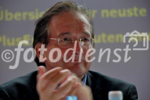 Dr. Eugen David, CVP/SG Ständelrat und Vize-Präsident der Solar-Agentur Schweiz anlässlich der Solarpreisverleihung in den Messehallen von Zürich.