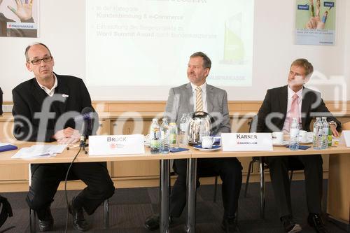 (C)fotodienst/Anna Rauchenberger -  Wien, am 25.08.2009 - Eine thermische Sanierung bedeutet aktiven Klimaschutz. Mit der kostenlosen Internetsoftware SanierungsCheck.at stellt die s Bausparkasse Interessenten ein beispielloses Onlineservice zur individuellen Berechnung des Sanierungsbedarfs für das Eigeneheim zur Verfügung. FOTO:  Prof. Dr. Peter A. Bruck, Ph. D., Chairman of the Board, World Summit Award, ICNM, International Center for New Media, Mag. Ernst Karner, Vorstandsdirektor, Mag. Andreas Fleiß, Leitung Neue Medien