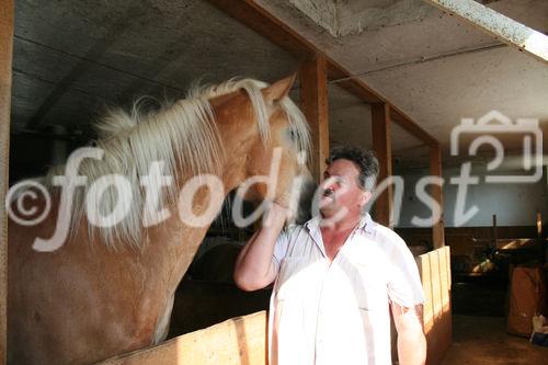 (C)fotodienst/Julia Fuchs, 19.8.2009; Gnadenhof Riefensberg Vorarlberg, geführt von Rudi Längle, Am Bild: Rudi Längle