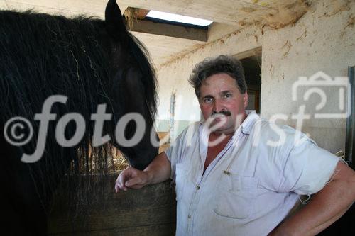 (C)fotodienst/Julia Fuchs, 19.8.2009; Gnadenhof Riefensberg Vorarlberg, geführt von Rudi Längle, Am Bild: Rudi Längle