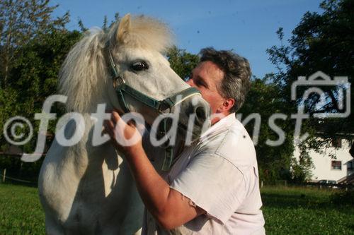 (C)fotodienst/Julia Fuchs, 19.8.2009; Gnadenhof Riefensberg Vorarlberg, geführt von Rudi Längle, Am Bild: Rudi Längle