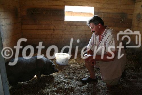 (C)fotodienst/Julia Fuchs, 19.8.2009; Gnadenhof Riefensberg Vorarlberg, geführt von Rudi Längle, Am Bild: Rudi Längle