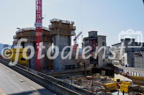 Hier auf dem ehemaligen Maag-Areal  entsteht  das bis jetzt höchste Gebäude der Schweiz. Der 126 Meter hohe Swiss Prime Tower, der auch Zürichs Skyline markant verändern wird.