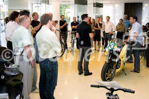 Andreas Jessel - Manager Energiedesign-Center übergibt das Wort an Marko Werner. Präsentation E-Rennmotorrad