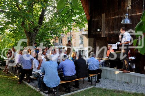 Wahlveranstaltung in der Bierbrauerei von Urs Egger, als er seine Kantoinsratskandidatur mit Andreas Türler für die FDP im Kreis seiner (Partei-)freunde bekannt gibt.