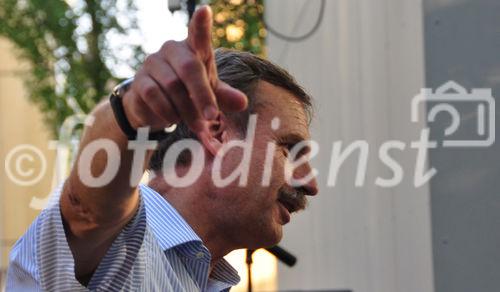 Will der Zürcher FPD wieder einen klaren Kurs vorgeben: Urs Egger gibt seine Kantoinsratskandidatur mit Andreas Türler für die FDP im Kreis seiner (partei-)freunde in seiner Brauerei an der Flühgasse bekannt.