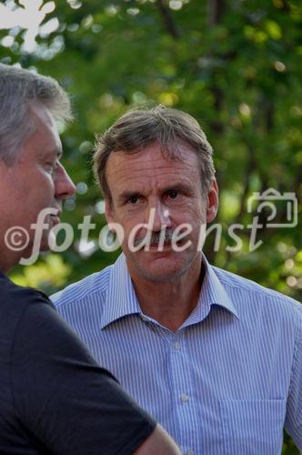 Urs Egger gibt seine Kantoinsratskandidatur mit Andreas Türler für die Zürcher FDP im Kreis seiner (Partei-)freunde in seiner Brauerei an der Flühgasse bekannt.