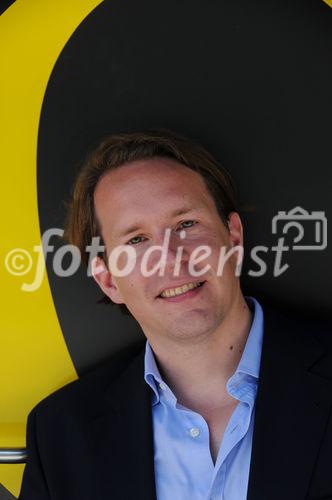 fotodient/David Zehnder; Für die Privatsphäre der Horror, für den Spieltrieb im Büro das Paradies: Seit heute Morgen ist Googles Street View auch in der Schweiz online. Foto:Thomas Winkler/ IT Manager Schweiz Tourismus/ Wichtiger Partner von Street Viewfotodient/David Zehnder; Für die Privatsphäre der Horror, für den Spieltrieb im Büro das Paradies: Seit heute Morgen ist Googles Street View auch in der Schweiz online. Foto: Raphal Leiterlitz Product Manager Google Street View