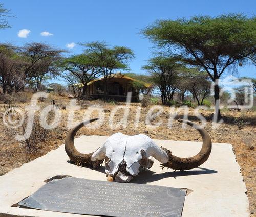 Denkmal und Andenken an Joy und George Adamson, die hier in der Wildnis des Samburu & Shaba NAtionalparks mit den Wildtieren wie eine Familie lebten