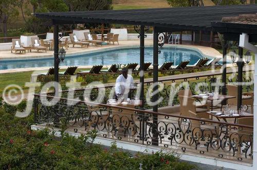 Von der Frühstücks-Veranda haben die Gäste des Mount Kenya Safari Clubs einen herrlichen Ausblick auf den zweithöchsten Gipfel Kenya's. 