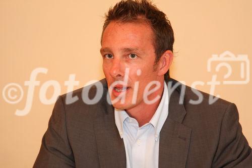 © fotodienst/Katharina Schiffl - Wien 12.08.2009 - Ölz Meisterbäcker: Als Erster ausschließlich Eier aus Bodenhaltung - Pressekonferenz mit Bernhard Ölz, Geschäftsführer Ölz Meisterbäcker