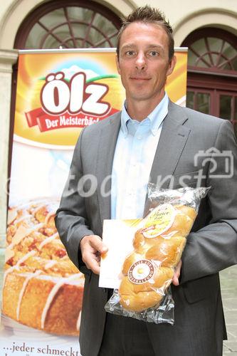 © fotodienst/Katharina Schiffl - Wien 12.08.2009 - Ölz Meisterbäcker: Als Erster ausschließlich Eier aus Bodenhaltung - Pressekonferenz mit Bernhard Ölz, Geschäftsführer Ölz Meisterbäcker