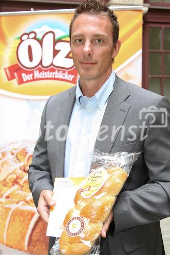 © fotodienst/Katharina Schiffl - Wien 12.08.2009 - Ölz Meisterbäcker: Als Erster ausschließlich Eier aus Bodenhaltung - Pressekonferenz mit Bernhard Ölz, Geschäftsführer Ölz Meisterbäcker