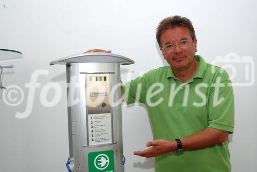 Oberösterreich bereitet sich auf raschen Durchbruch der Elektro-Mobilität vor: flächendeckendes Stromtankstellennetz als Ziel. Im Bild: Landesrat Rudi Anschober von den Grünen.