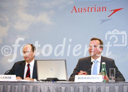 (C) fotodienst/Anna Rauchenberger - Wien 04.08.2009 - Die AUA (Austrian Airlines) präsentierten heute im Hotel Hilton die Ergebnisse des 1. Halbjahres 2009. Die Krise in der internationalen Luftfahrtindustrie hat sich im zweiten Quartal 2009 weiter verschärft. Dies spiegelt sich auch in den Ergebniszahlen der Austrian Airlines Group wieder. Austrian Airlines haben im ersten Halbjahr ein Periodenergebnis von minus 166,6 Millionen Euro erzielt. FOTO v.l.: Dr. Peter Malanik, Dr. Andreas Bierwirth, beide COO der Austrian Airlines