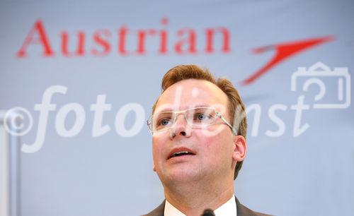 (C) fotodienst/Anna Rauchenberger - Wien 04.08.2009 - Die AUA (Austrian Airlines) präsentierten heute im Hotel Hilton die Ergebnisse des 1. Halbjahres 2009. Die Krise in der internationalen Luftfahrtindustrie hat sich im zweiten Quartal 2009 weiter verschärft. Dies spiegelt sich auch in den Ergebniszahlen der Austrian Airlines Group wieder. Austrian Airlines haben im ersten Halbjahr ein Periodenergebnis von minus 166,6 Millionen Euro erzielt. FOTO: Dr. Andreas Bierwirth, COO der Austrian Airlines