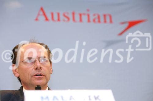 (C) fotodienst/Anna Rauchenberger - Wien 04.08.2009 - Die AUA (Austrian Airlines) präsentierten heute im Hotel Hilton die Ergebnisse des 1. Halbjahres 2009. Die Krise in der internationalen Luftfahrtindustrie hat sich im zweiten Quartal 2009 weiter verschärft. Dies spiegelt sich auch in den Ergebniszahlen der Austrian Airlines Group wieder. Austrian Airlines haben im ersten Halbjahr ein Periodenergebnis von minus 166,6 Millionen Euro erzielt. FOTO: Dr. Peter Malanik, COO der Austrian Airlines