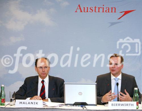 (C) fotodienst/Anna Rauchenberger - Wien 04.08.2009 - Die AUA (Austrian Airlines) präsentierten heute im Hotel Hilton die Ergebnisse des 1. Halbjahres 2009. Die Krise in der internationalen Luftfahrtindustrie hat sich im zweiten Quartal 2009 weiter verschärft. Dies spiegelt sich auch in den Ergebniszahlen der Austrian Airlines Group wieder. Austrian Airlines haben im ersten Halbjahr ein Periodenergebnis von minus 166,6 Millionen Euro erzielt. FOTO v.l.: Dr. Peter Malanik, Dr. Andreas Bierwirth, beide COO der Austrian Airlines