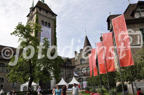 Am Schweizer Nationalfeiertag wurden die beiden neuen Daueraustellungen im frisch renovierten Landesmuseum in Zürich mit viel Kultur-, Kunst(-historiker)und Politprominenz eröffnet.