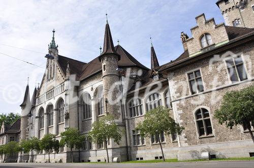 Am Schweizer Nationalfeiertag wurden die beiden neuen Daueraustellungen im frisch renovierten Landesmuseum in Zürich mit viel Kultur-, Kunst(-historiker)und Politprominenz eröffnet.