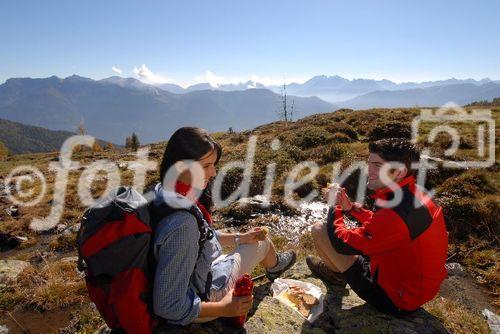 Das Oberdrautal in Kärnten hat sich als erster Outdoorpark Österreichs positioniert. Top-Wanderrouten zählen zu den Attraktionen. Angeboten werden z.B. Wandern auf Kultur-Pfaden und Wasser-Erlebnisschauplätzen, Almwanderungen und Bergtouren, Klettertouren im Reißkofelgebiet und Wasserklamm-Klettertouren, Kräuterwanderungen und Trekkingtouren durch die Kreuzeckgruppe. © Fotodienst / F. Gerdl