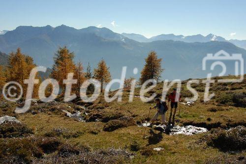 Das Oberdrautal in Kärnten hat sich als erster Outdoorpark Österreichs positioniert. Top-Wanderrouten zählen zu den Attraktionen. Angeboten werden z.B. Wandern auf Kultur-Pfaden und Wasser-Erlebnisschauplätzen, Almwanderungen und Bergtouren, Klettertouren im Reißkofelgebiet und Wasserklamm-Klettertouren, Kräuterwanderungen und Trekkingtouren durch die Kreuzeckgruppe. © Fotodienst / F. Gerdl