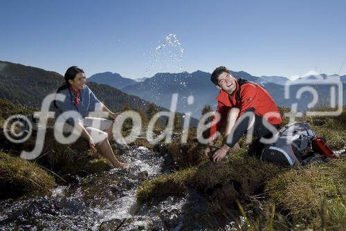 Das Oberdrautal in Kärnten hat sich als erster Outdoorpark Österreichs positioniert. Top-Wanderrouten zählen zu den Attraktionen. Angeboten werden z.B. Wandern auf Kultur-Pfaden und Wasser-Erlebnisschauplätzen, Almwanderungen und Bergtouren, Klettertouren im Reißkofelgebiet und Wasserklamm-Klettertouren, Kräuterwanderungen und Trekkingtouren durch die Kreuzeckgruppe. © Fotodienst / F. Gerdl