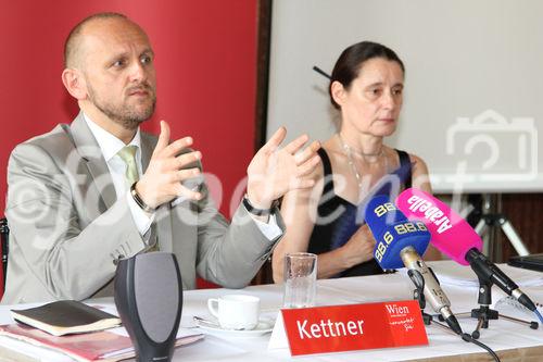 © fotodienst/Katharina Schiffl - Wien 22.07.2009 - Wien-Tourismus: Halbjahres-Bilanz 2009 und Vorschau mit Tourismusdirektor Norbert Kettner und PR-Cefin Vera Schweder