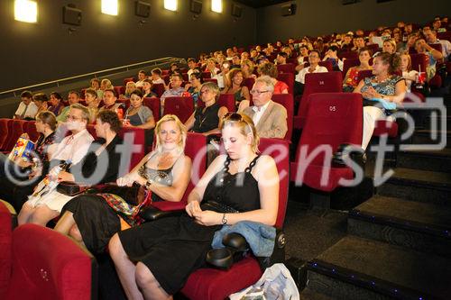 (C) fotodienst/Anna Rauchenberger - Wien 15.07.2009 - Die Goldene Seiten VerlagsgesmbH lud heute zur Premiere von 'Harry Potter und der Halbblutprinz' in die UCI Milleniums City. Passend zum Film unterhielt ein Zauberer die Gäste mit Tricks. Vor der Vorstellung verlosten der Hotelier Hagleitner und der Uhrenhersteller Hanhart wertvolle Preise.