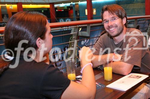 (C) fotodienst/Anna Rauchenberger - Wien 15.07.2009 - Die Goldene Seiten VerlagsgesmbH lud heute zur Premiere von 'Harry Potter und der Halbblutprinz' in die UCI Milleniums City. Passend zum Film unterhielt ein Zauberer die Gäste mit Tricks. Vor der Vorstellung verlosten der Hotelier Hagleitner und der Uhrenhersteller Hanhart wertvolle Preise.