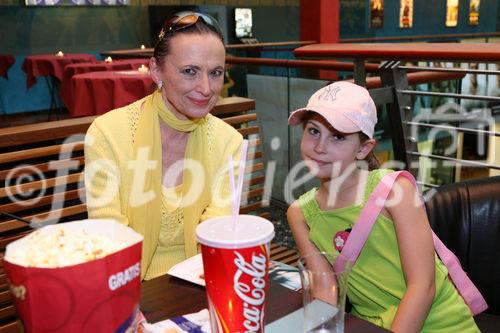 (C) fotodienst/Anna Rauchenberger - Wien 15.07.2009 - Die Goldene Seiten VerlagsgesmbH lud heute zur Premiere von 'Harry Potter und der Halbblutprinz' in die UCI Milleniums City. Passend zum Film unterhielt ein Zauberer die Gäste mit Tricks. Vor der Vorstellung verlosten der Hotelier Hagleitner und der Uhrenhersteller Hanhart wertvolle Preise.