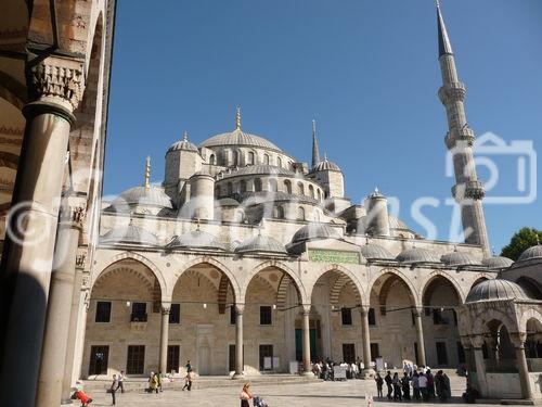 Innenhof der Blauen Moschee, einem der bedeutendsten Bauwerke der Osmanen in Istanbul. © Fotodienst / Wilfried Seywald