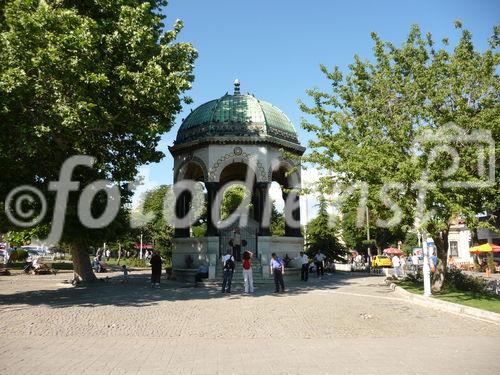 Denkmal auf der Straße zwischen Blauer Moschee und Hagia Sophia in Istanbul. © Fotodienst / Wilfried Seywald