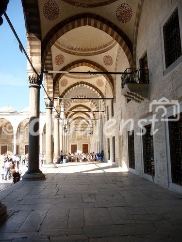 Innenhof der Blauen Moschee, einem der bedeutendsten Bauwerke der Osmanen in Istanbul. © Fotodienst / Wilfried Seywald