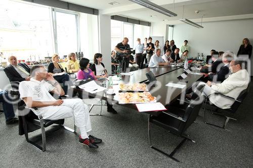 (C) fotodienst/Anna Rauchenberger - Wien 08.07.2009 - Keiner anderen Organisation und keinem Unternehmen wird so viel Vertrauen entgegengebracht wie dem Österreichischen Roten Kreuz (ÖRK). Das ist das Ergebnis einer der größten Markenstudien des Landes, der so genannte BrandAssetValuator der Agentur Young & Rubicam. Österreichweit wurden 900 Marken unter die Lupe genommen. Die Studie ist zum 150. Jubiläum der Rotkreuz-Idee veröffentlicht worden. 