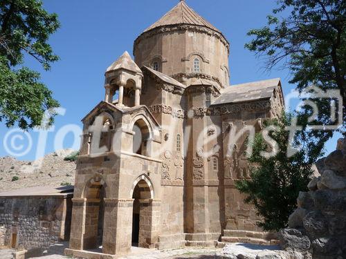 Die osttürkische Region rund um den Van-See soll mit massiven Investitionen in die touristische Infrastruktur fit für die Zukunft gemacht werden. Im Bild: Die Heiligenkreuz-Kirche aus dem 10. Jahrhundert auf der Van-See Insel Akdamar mit herrlichen Steinreliefs an der Außenfassade und byzantinischen Fresken im Innenschiff.