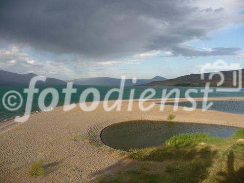 Die osttürkische Region rund um den Van-See soll mit massiven Investitionen in die touristische Infrastruktur fit für die Zukunft gemacht werden. Im Bild: Blick von der Ferienanlage Dr. Koch Reisen auf den sodahältigen See.