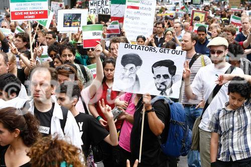 Berlin,den 05.07.2009
Demonstration gegen die Wahlen im Iran
Foto: Teilnehmer einer Demonstration gegen das Regime,
den Ausgang der Wahlen und die damit verbundenen Menschenrechtsverletzungen im Iran. |
Berlin, 05.07.2009 
Demonstration against the elections in Iran 
Photo: Participants in a demonstration against the regime, 
the outcome of the elections and the associated human rights violations in Iran.
Copyright by: GMC Photopress, CH-8032 ZUERICH, Postfach 1676, Gerd Mueller, Tel.: 0041 44 383 93 64, Fax.: 0041 44 383 93 66, Mail.: gmc@gmc.ch