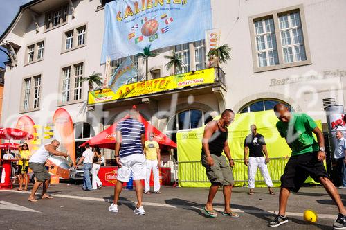 Brasilianer spielen überall Fussball, so auch am 15. Caliente Festival in Zürich, wo alles rund ablief