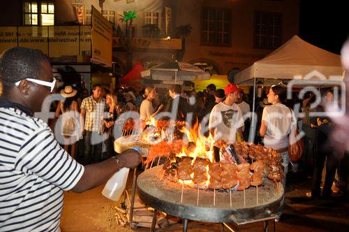 Heisse Flammen und Rhythmen sorgten für Hochstimmung an der Grill-Party auf dem Helvetia-Platz während des 15. Caliente Strassenfestes in der Latino-Metropole Europa's