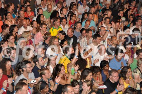 Begeisterte das Publikum mit seinem stilübergreifenden Sound: Der ehemalige brasilianische Kulturminister und begnadete Musiker Gilberto Gil spielte nach dem Montreux Jazz Festival auch noch am Caliente Strassenfestival im Zürcher Volkshaus und  