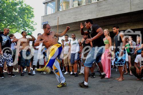 In der Latino-Metropole Europa's gab es am Zürcher Caliente Festival auch die brasilanischen Capoeira-Kampfsportler zu bewundern