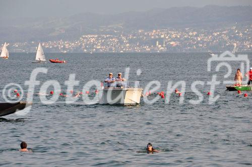 Zürich: Die Seeüberquerung zog zehntausende von Schwimmern an
Tenthousands of swimmers joining the Lake Zürich Crossing 2009
