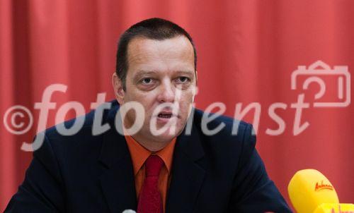 Direktor Dr. Harald Seiss, Salzburger Gebietskrankenkasse, Pressekonferenz 